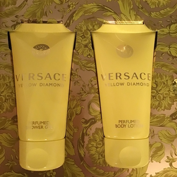 VERSACE Yellow Diamond 3pcs fragrance set with perfumed shower gel + body lotion - Picture 7 of 10